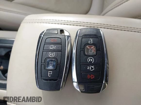 ✅ 2017 Lincoln MKC Select • VIN: 5LMCJ2D94HUL12463 • Лот: 43749231. Опубликован ранее на IAAI с пробегом 100 781 миль. Бесплатный доступ к архиву аукционных продаж из США и подробный отчёт об истории автомобиля на DreamBid. Изображение 11.