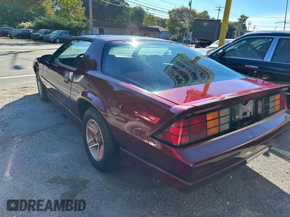 1988 Chevrolet Camaro с VIN 1G1FP21F1JL138014, выставлен на аукционе Copart как лот 91621695 с пробегом 22 033 миль миль и Чистый • Clean title. История ставок и продаж доступна на DreamBid. Изображение 3.
