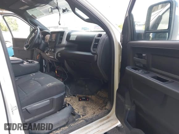 ✅ 2024 Ram 2500 Tradesman • VIN: 3C6UR5CJXRG156152 • Lot: 43048375. Listed on IAAI with 44,777 mi. Free auction sales archive from the USA and detailed vehicle history report at DreamBid. Image 5.