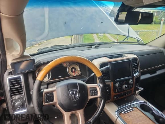 ✅ 2018 Ram 2500 Limited • VIN: 3C6UR5GL9JG174271 • Lot: 69735795. Wystawiony na Copart z przebiegiem 365 240 mil. Bezpłatny archiwum sprzedaży aukcyjnych z USA i szczegółowy raport historii pojazdu na DreamBid. Zdjęcie 9.