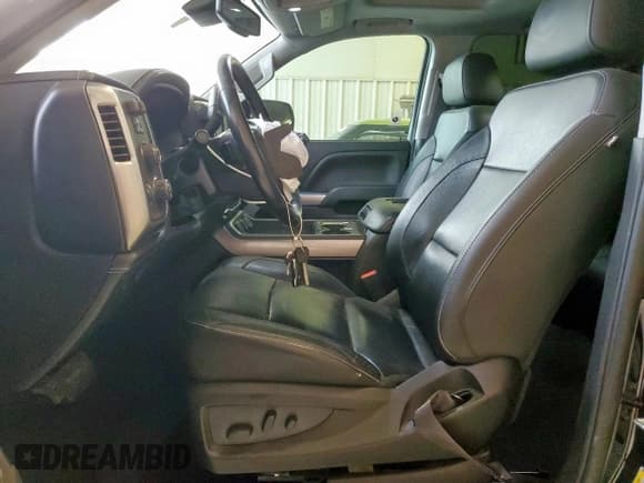 ✅ 2018 Chevrolet Silverado 1500 LTZ • VIN: 3GCUKSEJ5JG635964 • Lot: 86049035. Wystawiony na Copart z przebiegiem 179 676 mil. Bezpłatny archiwum sprzedaży aukcyjnych z USA i szczegółowy raport historii pojazdu na DreamBid. Zdjęcie 7.