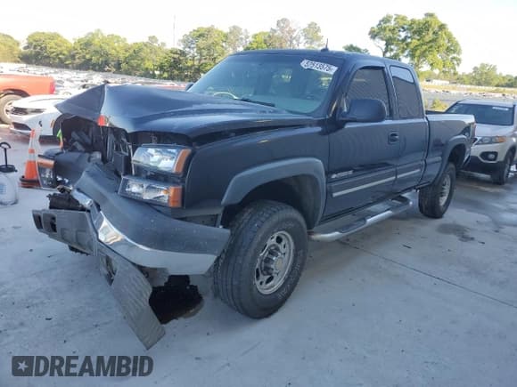 ✅ 2003 Chevrolet Silverado 2500HD LS • VIN: 1GCHC29U53E320515 • Lot: 52513575. Listed on Copart with 194,888 mi. Free auction sales archive from the USA and detailed vehicle history report at DreamBid. Image 1.