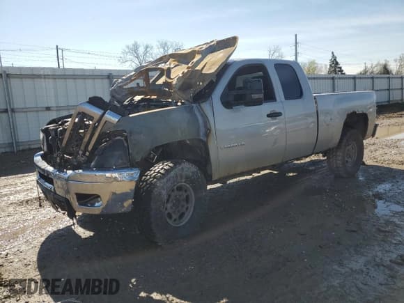 ✅ 2008 Chevrolet Silverado 2500HD 1LT • VIN: 1GCHK29698E172784 • Lot: 56011495. Wystawiony na Copart z przebiegiem Nie podano. Bezpłatny archiwum sprzedaży aukcyjnych z USA i szczegółowy raport historii pojazdu na DreamBid. Zdjęcie 1.