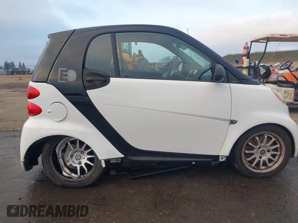 ✅ 2014 Smart fortwo Passion • VIN: WMEEJ9AA9EK729643 • Lot: 43795394. Listed on IAAI with 47,527 mi. Free auction sales archive from the USA and detailed vehicle history report at DreamBid. Image 6.