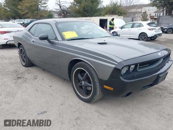 ✅ 2010 Dodge Challenger SE • VIN: 2B3CJ4DV4AH318483 • Lot: 41356521. Wystawiony na IAAI z przebiegiem 111 356 mil. Bezpłatny archiwum sprzedaży aukcyjnych z USA i szczegółowy raport historii pojazdu na DreamBid. Zdjęcie 1.