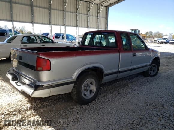 ✅ 1995 Chevrolet S-10 LS • VIN: 1GCCS19WXS8173372 • Лот: 77460694. Опубликован ранее на Copart с пробегом 117 617 миль. Бесплатный доступ к архиву аукционных продаж из США и подробный отчёт об истории автомобиля на DreamBid. Изображение 3.