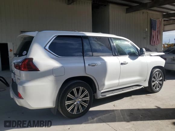 ✅ 2016 Lexus LX 570 • VIN: JTJHY7AX0G4219668 • Lot: 82423395. Listed on Copart with 70,000 mi. Free auction sales archive from the USA and detailed vehicle history report at DreamBid. Image 3.