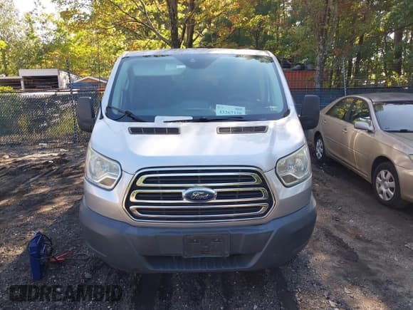 ✅ 2015 Ford Transit XL • VIN: 1FMZK1YM7FKB06341 • Lot: 43267338. Wystawiony na IAAI z przebiegiem 66 667 mil. Bezpłatny archiwum sprzedaży aukcyjnych z USA i szczegółowy raport historii pojazdu na DreamBid. Zdjęcie 12.
