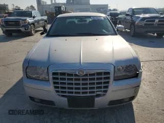 ✅ 2010 Chrysler 300 Touring • VIN: 2C3CA4CD0AH251411 • Lot: 50708395. Wystawiony na Copart z przebiegiem 172 687 mil. Bezpłatny archiwum sprzedaży aukcyjnych z USA i szczegółowy raport historii pojazdu na DreamBid. Zdjęcie 5.