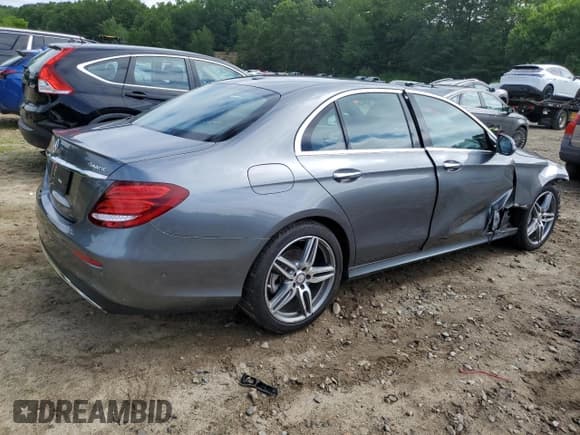 ✅ 2017 Mercedes-Benz E 300 Luxury • VIN: WDDZF4KB0HA194925 • Lot: 61732925. Listed on Copart with 97,135 mi. Free auction sales archive from the USA and detailed vehicle history report at DreamBid. Image 3.