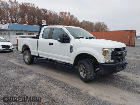 ✅ 2018 Ford F-250 XL • VIN: 1FT7X2B62JEC13544 • Lot: 43728829. Listed on IAAI with 167,453 mi. Free auction sales archive from the USA and detailed vehicle history report at DreamBid. Image 1.