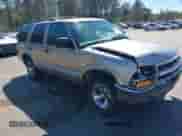 2000 Chevrolet Blazer LS z VIN 1GNCS13W2Y2355000, wystawiony jako IAAI lot #41853380 z przebiegiem 275 732 mil mil oraz . Historia ofert i sprzedaży dostępna na DreamBid. Obrazek 1.