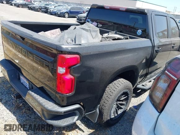 ✅ 2021 Chevrolet Silverado 1500 RST • VIN: 1GCUYEET8MZ311526 • Lot: 42367715. Wystawiony na IAAI z przebiegiem 65 638 mil. Bezpłatny archiwum sprzedaży aukcyjnych z USA i szczegółowy raport historii pojazdu na DreamBid. Zdjęcie 4.