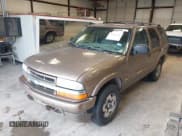 ✅ 2004 Chevrolet Blazer LS • VIN: 1GNDT13X94K133526 • Lot: 41582292. Wystawiony na IAAI z przebiegiem 177 686 mil. Bezpłatny archiwum sprzedaży aukcyjnych z USA i szczegółowy raport historii pojazdu na DreamBid. Zdjęcie 2.