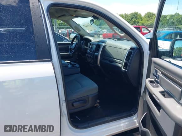 2017 Ram 1500 Big Horn z VIN 1C6RR7TT3HS770180, wystawiony jako IAAI lot #42279885 z przebiegiem 146 444 mil mil oraz . Historia ofert i sprzedaży dostępna na DreamBid. Obrazek 5.