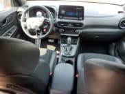 ✅ 2023 Hyundai Kona • VIN: KM8KH3AC8PU008874 • Лот: 67055144. Опубликован ранее на Copart с пробегом 14 631 миль. Бесплатный доступ к архиву аукционных продаж из США и подробный отчёт об истории автомобиля на DreamBid. Изображение 8.