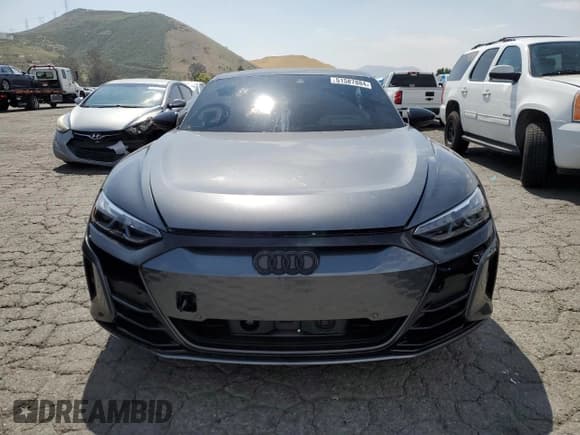 ✅ 2023 Audi e-tron GT Premium Plus • VIN: WAUCJBFWXP7008476 • Lot: 51587884. Wystawiony na Copart z przebiegiem 2 421 mil. Bezpłatny archiwum sprzedaży aukcyjnych z USA i szczegółowy raport historii pojazdu na DreamBid. Zdjęcie 5.