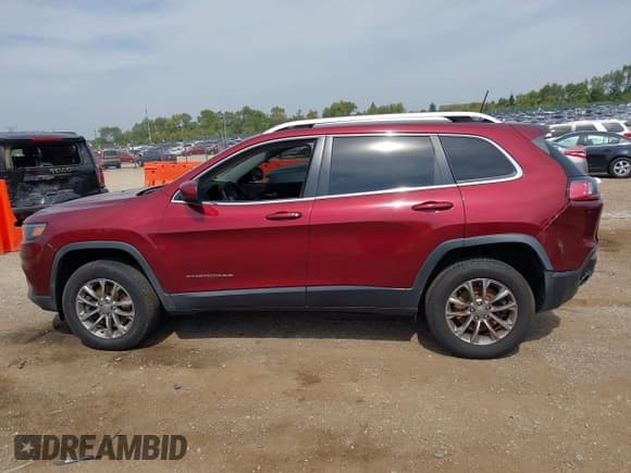 ✅ 2019 Jeep Cherokee Latitude Plus • VIN: 1C4PJMLB3KD492387 • Лот: 43221538. Опубликован ранее на IAAI с пробегом 131 651 миль. Бесплатный доступ к архиву аукционных продаж из США и подробный отчёт об истории автомобиля на DreamBid. Изображение 14.