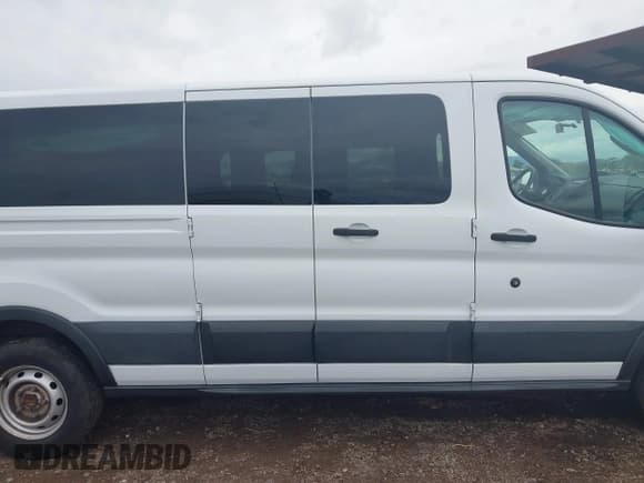 ✅ 2019 Ford Transit XL • VIN: 1FBZX2ZG4KKA12324 • Lot: 43743401. Wystawiony na IAAI z przebiegiem 149 280 mil. Bezpłatny archiwum sprzedaży aukcyjnych z USA i szczegółowy raport historii pojazdu na DreamBid. Zdjęcie 13.