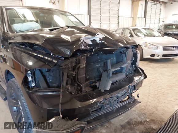 2017 Ram 1500 Night z VIN 1C6RR7MT0HS831726, wystawiony jako IAAI lot #41642459 z przebiegiem 90 423 mil mil oraz . Historia ofert i sprzedaży dostępna na DreamBid. Obrazek 6.