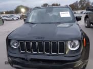 ✅ 2023 Jeep Renegade Latitude • VIN: ZACNJDB14PPP72325 • Lot: 43805526. Wystawiony na IAAI z przebiegiem 44 787 mil. Bezpłatny archiwum sprzedaży aukcyjnych z USA i szczegółowy raport historii pojazdu na DreamBid. Zdjęcie 12.