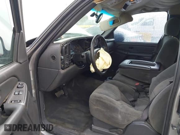 ✅ 2004 Chevrolet Silverado 1500 LS • VIN: 2GCEC19VX41197755 • Lot: 43588258. Listed on IAAI with 215,840 mi. Free auction sales archive from the USA and detailed vehicle history report at DreamBid. Image 5.