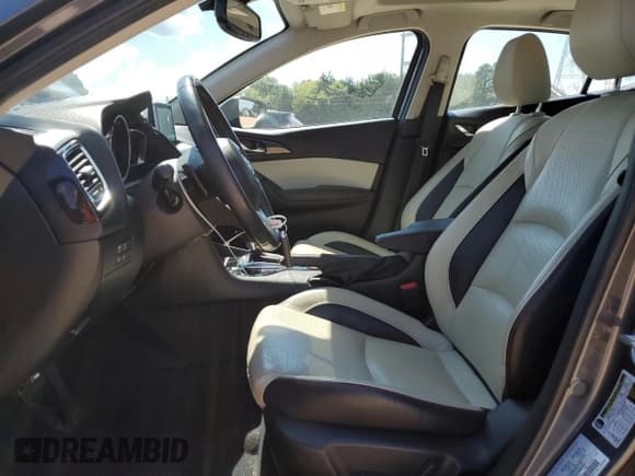 ✅ 2015 Mazda 3 S Grand Touring • VIN: JM1BM1W33F1231224 • Lot: 71935815. Wystawiony na Copart z przebiegiem 92 275 mil. Bezpłatny archiwum sprzedaży aukcyjnych z USA i szczegółowy raport historii pojazdu na DreamBid. Zdjęcie 7.