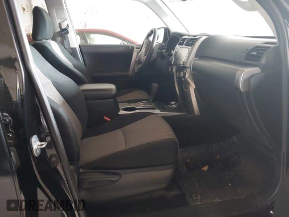 ✅ 2022 Toyota 4Runner SR5 • VIN: JTEMU5JR9N6063839 • Lot: 42471495. Wystawiony na IAAI z przebiegiem 49 840 mil. Bezpłatny archiwum sprzedaży aukcyjnych z USA i szczegółowy raport historii pojazdu na DreamBid. Zdjęcie 5.