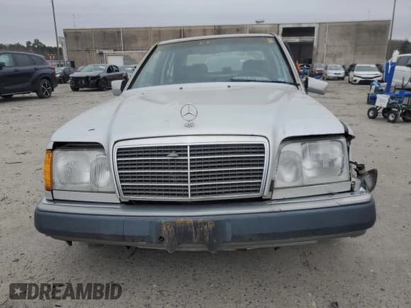 ✅ 1992 Mercedes-Benz 300 E • VIN: WDBEA30DXNB758302 • Лот: 44112995. Опубликован ранее на Copart с пробегом 232 948 миль. Бесплатный доступ к архиву аукционных продаж из США и подробный отчёт об истории автомобиля на DreamBid. Изображение 5.