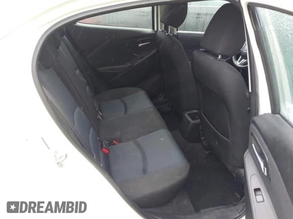 ✅ 2018 Toyota Yaris • VIN: 3MYDLBYV4JY300685 • Lot: 43640140. Wystawiony na IAAI z przebiegiem 110 414 mil. Bezpłatny archiwum sprzedaży aukcyjnych z USA i szczegółowy raport historii pojazdu na DreamBid. Zdjęcie 8.