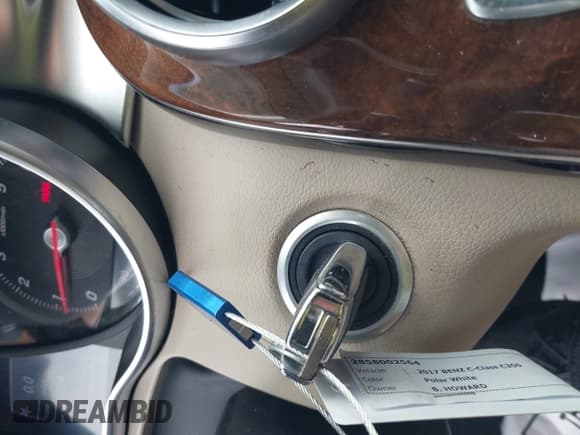 ✅ 2017 Mercedes-Benz C 300 • VIN: 55SWF4JB3HU189495 • Lot: 42668876. Wystawiony na IAAI z przebiegiem 45 724 mil. Bezpłatny archiwum sprzedaży aukcyjnych z USA i szczegółowy raport historii pojazdu na DreamBid. Zdjęcie 11.