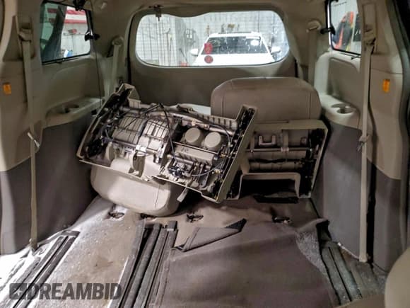 ✅ 2013 Toyota Sienna XLE • VIN: 5TDYK3DC7DS282725 • Lot: 95075655. Wystawiony na Copart z przebiegiem 443 007 mil. Bezpłatny archiwum sprzedaży aukcyjnych z USA i szczegółowy raport historii pojazdu na DreamBid. Zdjęcie 10.