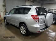 ✅ 2011 Toyota RAV4 • VIN: JTMZK4DV2B5027639 • Лот: 82975594. Опубликован ранее на Copart с пробегом 215 883 миль. Бесплатный доступ к архиву аукционных продаж из США и подробный отчёт об истории автомобиля на DreamBid. Изображение 2.