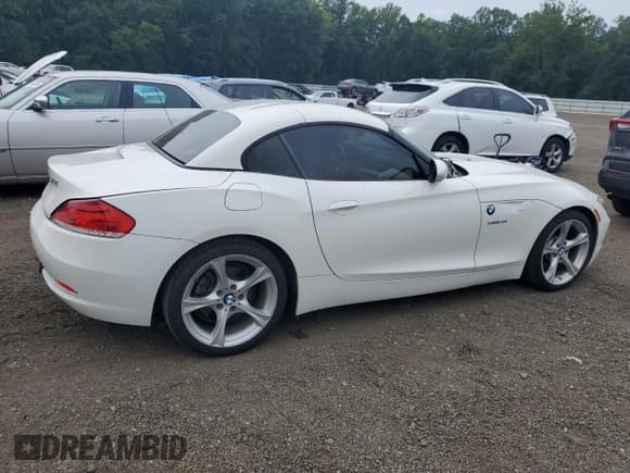✅ 2011 BMW Z4 sDrive30i • VIN: WBALM5C50BE379686 • Lot: 67585655. Listed on Copart with 115,893 mi. Free auction sales archive from the USA and detailed vehicle history report at DreamBid. Image 3.
