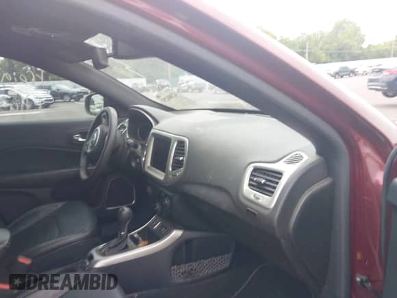 2021 Jeep Compass 80th Anniversary z VIN 3C4NJCEBXMT571406, wystawiony jako IAAI lot #42900251 z przebiegiem 91 891 mil mil oraz . Historia ofert i sprzedaży dostępna na DreamBid. Obrazek 5.