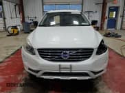 ✅ 2017 Volvo XC60 Dynamic • VIN: YV449MRRXH2065418 • Lot: 82581315. Wystawiony na Copart z przebiegiem 121 940 mil. Bezpłatny archiwum sprzedaży aukcyjnych z USA i szczegółowy raport historii pojazdu na DreamBid. Zdjęcie 5.