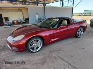 2006 Chevrolet Corvette z VIN 1G1YY26U265128360, wystawiony jako Copart lot #60329445 z przebiegiem 159 768 mil mil oraz Szkoda całkowita • Salvage title. Historia ofert i sprzedaży dostępna na DreamBid. Obrazek 1.
