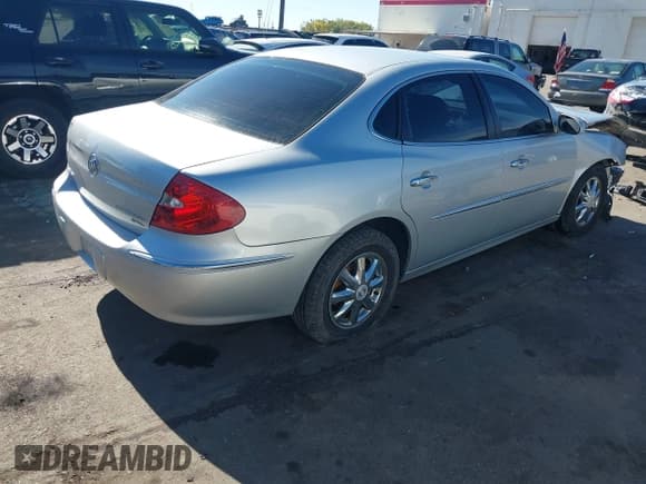 ✅ 2009 Buick LaCrosse CXL • VIN: 2G4WD582191144784 • Lot: 43538996. Wystawiony na IAAI z przebiegiem 239 800 mil. Bezpłatny archiwum sprzedaży aukcyjnych z USA i szczegółowy raport historii pojazdu na DreamBid. Zdjęcie 4.