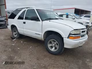 ✅ 2002 Chevrolet Blazer LS • VIN: 1GNCS18W42K105497 • Lot: 41572072. Wystawiony na IAAI z przebiegiem 142 486 mil. Bezpłatny archiwum sprzedaży aukcyjnych z USA i szczegółowy raport historii pojazdu na DreamBid. Zdjęcie 1.