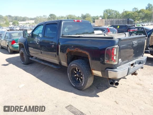 ✅ 2010 Chevrolet Silverado 1500 LT • VIN: 3GCXKSE22AG251288 • Lot: 40251548. Wystawiony na IAAI z przebiegiem 196 325 mil. Bezpłatny archiwum sprzedaży aukcyjnych z USA i szczegółowy raport historii pojazdu na DreamBid. Zdjęcie 3.