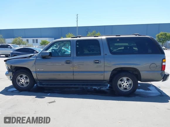 ✅ 2000 Chevrolet Suburban LS • VIN: 3GNFK16T3YG150971 • Лот: 42333901. Опубликован ранее на IAAI с пробегом 221 712 миль. Бесплатный доступ к архиву аукционных продаж из США и подробный отчёт об истории автомобиля на DreamBid. Изображение 14.
