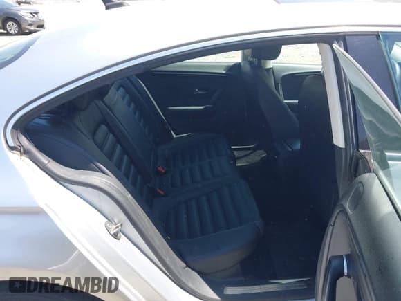 ✅ 2014 Volkswagen CC Executive • VIN: WVWRP7AN9EE504627 • Lot: 42044187. Listed on IAAI with 114,153 mi. Free auction sales archive from the USA and detailed vehicle history report at DreamBid. Image 8.