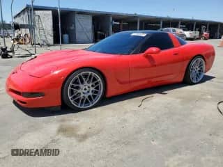 ✅ 1998 Chevrolet Corvette • VIN: 1G1YY22G3W5129405 • Lot: 67363485. Wystawiony na Copart z przebiegiem 64 433 mil mil. Skorzystaj z bezpłatnego archiwum sprzedaży aukcyjnych z USA i zobacz szczegółowy raport historii pojazdu na DreamBid. Zdjęcie 1.