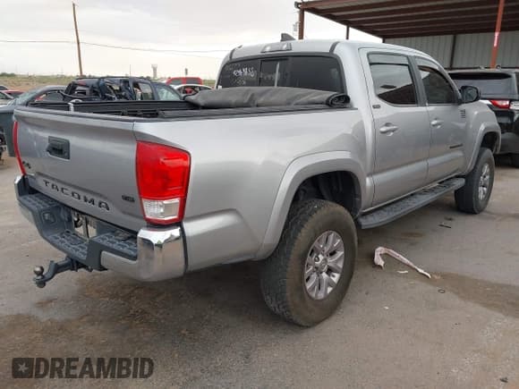 ✅ 2017 Toyota Tacoma SR5 • VIN: 5TFCZ5AN9HX048433 • Lot: 42464852. Listed on IAAI with 112,464 mi. Free auction sales archive from the USA and detailed vehicle history report at DreamBid. Image 4.