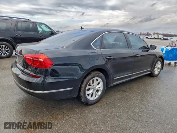 ✅ 2016 Volkswagen Passat S • VIN: 1VWAS7A34GC047067 • Lot: 93850615. Wystawiony na Copart z przebiegiem 111 671 mil. Bezpłatny archiwum sprzedaży aukcyjnych z USA i szczegółowy raport historii pojazdu na DreamBid. Zdjęcie 3.