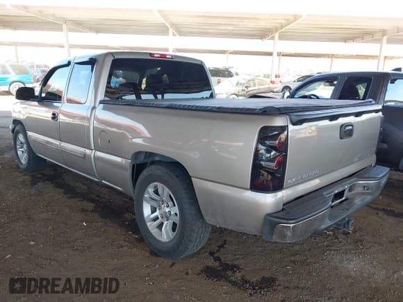 ✅ 2003 Chevrolet Silverado 1500 LS • VIN: 2GCEC19V531119768 • Lot: 43583048. Listed on IAAI with 210,600 mi. Free auction sales archive from the USA and detailed vehicle history report at DreamBid. Image 3.