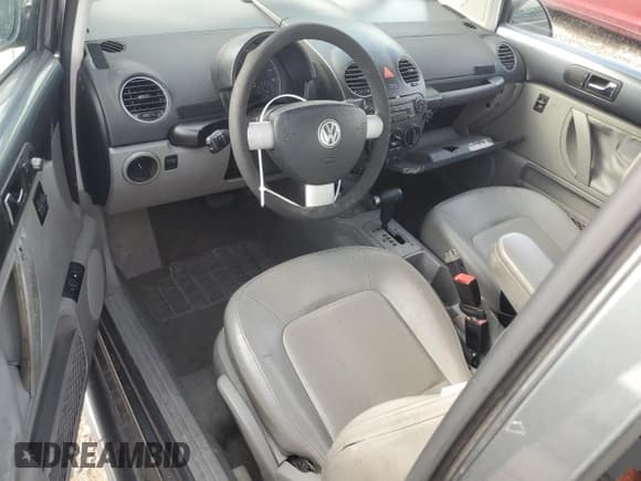 ✅ 2008 Volkswagen Beetle S • VIN: 3VWRW31C98M501653 • Lot: 55270815. Listed on Copart with 137,318 mi. Free auction sales archive from the USA and detailed vehicle history report at DreamBid. Image 8.