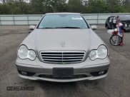 ✅ 2005 Mercedes-Benz C 230 Kompressor • VIN: WDBRF40JX5A818115 • Lot: 84001755. Wystawiony na Copart z przebiegiem 63 205 mil. Bezpłatny archiwum sprzedaży aukcyjnych z USA i szczegółowy raport historii pojazdu na DreamBid. Zdjęcie 5.