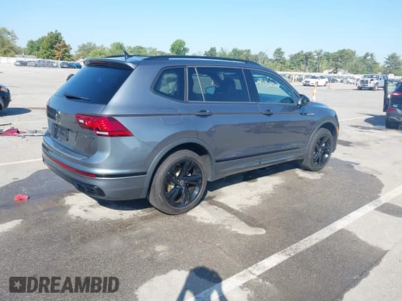 ✅ 2023 Volkswagen Tiguan SE R-Line Black • VIN: 3VV8B7AXXPM013798 • Лот: 43300703. Опубликован ранее на IAAI с пробегом 17 307 миль. Бесплатный доступ к архиву аукционных продаж из США и подробный отчёт об истории автомобиля на DreamBid. Изображение 4.