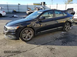 ✅ 2021 Volkswagen Jetta S • VIN: 3VWC57BU9MM053061 • Lot: 87047475. Wystawiony na Copart z przebiegiem 124 642 mil. Bezpłatny archiwum sprzedaży aukcyjnych z USA i szczegółowy raport historii pojazdu na DreamBid. Zdjęcie 1.